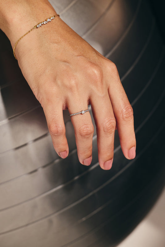 Minimal Gold Diamond Ring
